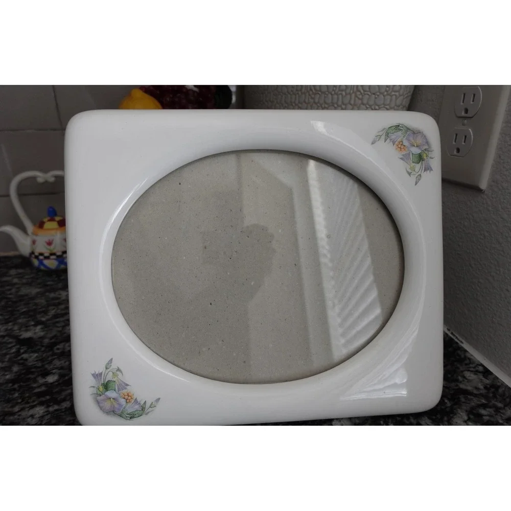Vintage Fetco International‎ 10x12.2 inches porcelain floral oval picture frame